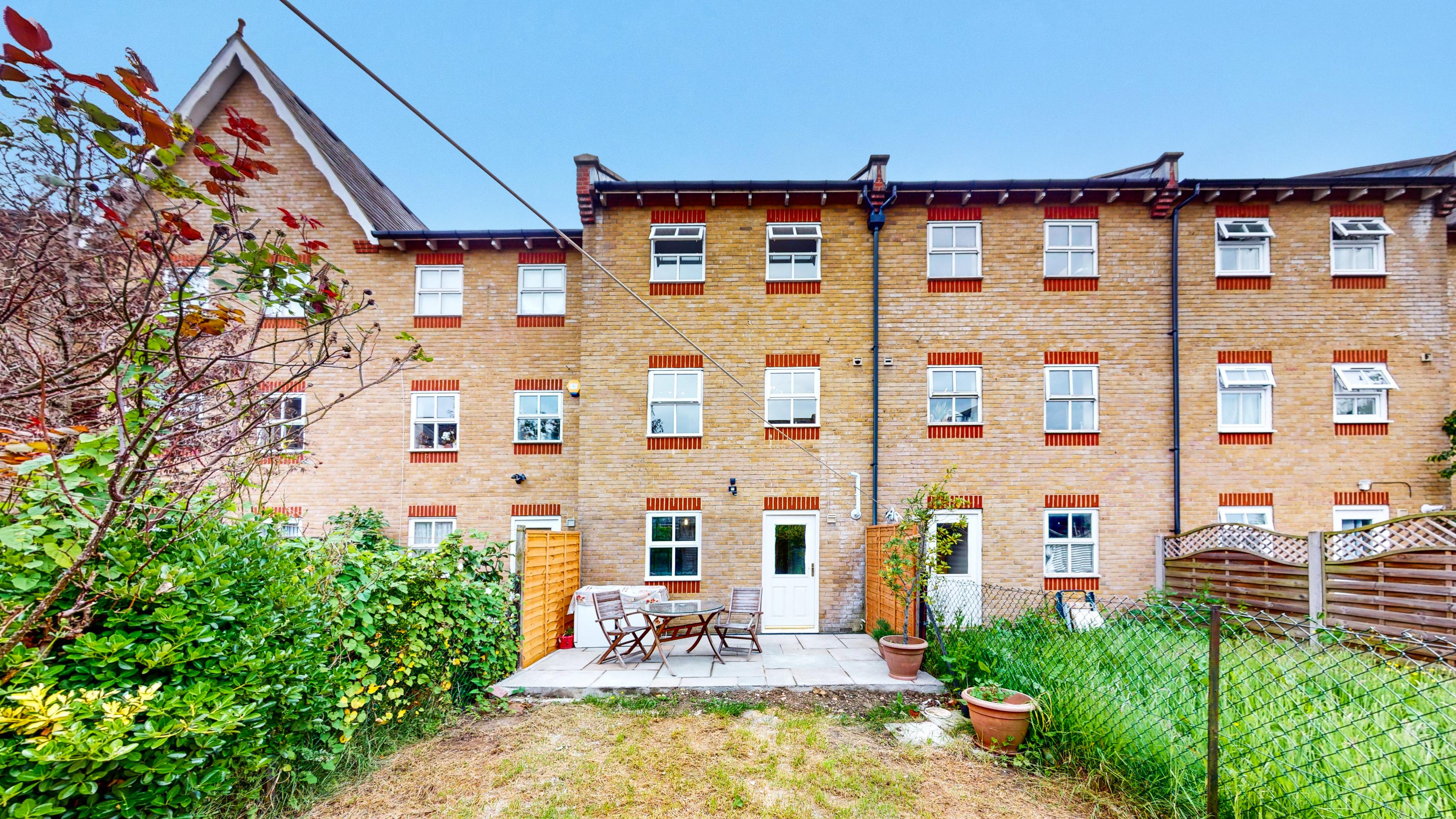 			4 Bedroom, 2 bath, 1 reception Terraced House			 Chamberlayne Avenue, Wembley HA9